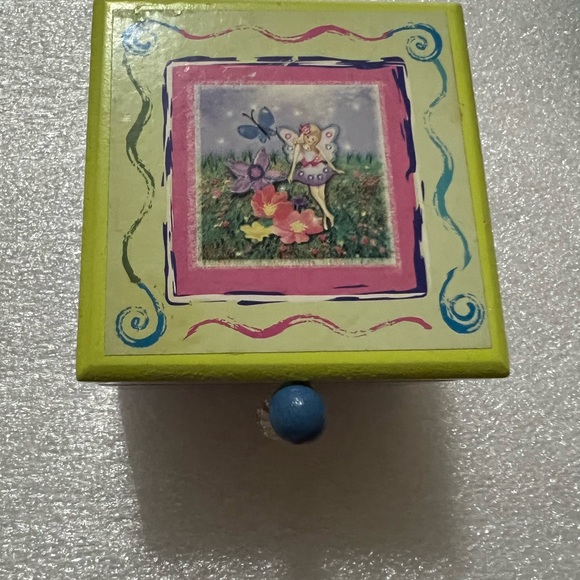 Fairly happy little girl necklace in keepsake box NWT in original box - Picture 4 of 7